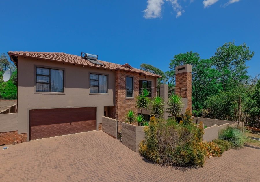 4 Bedroom Property for Sale in Ruimsig Country Estate Gauteng