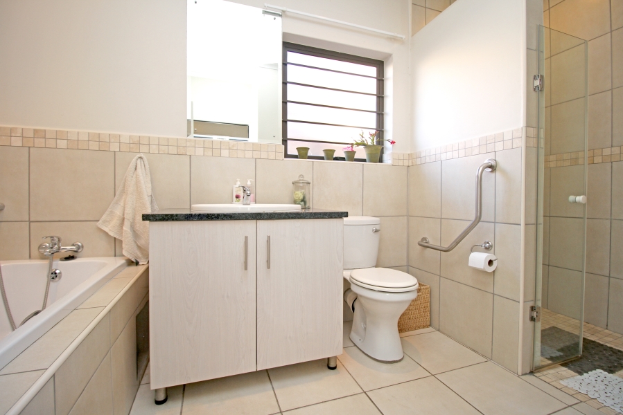 2 Bedroom Property for Sale in Olivedale Gauteng