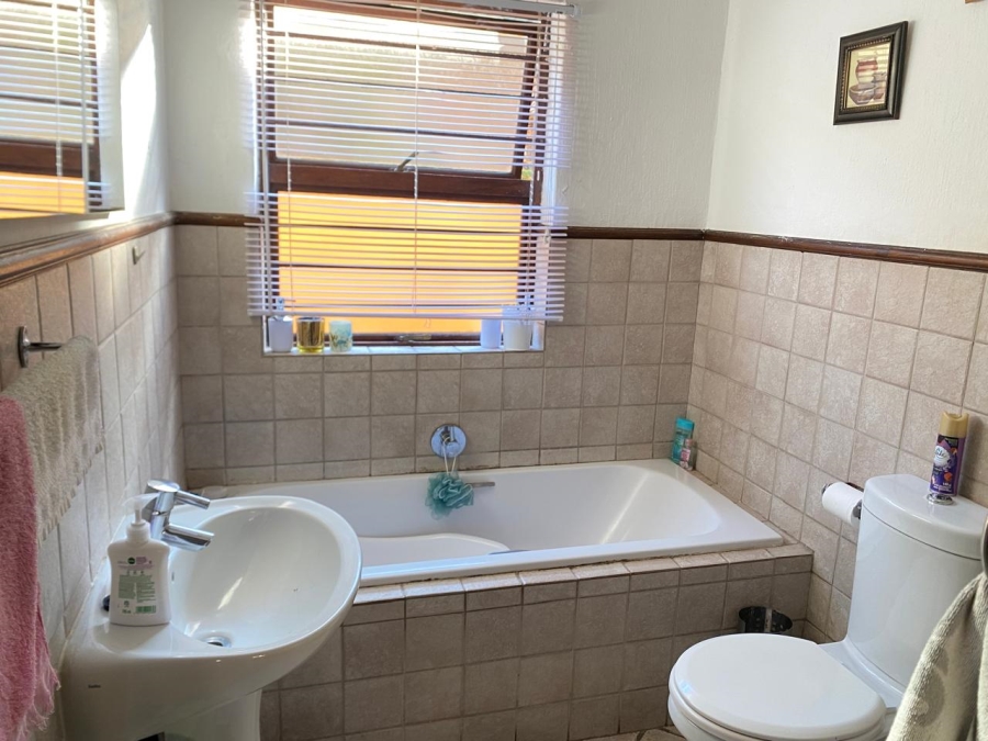 2 Bedroom Property for Sale in Kimbult A H Gauteng
