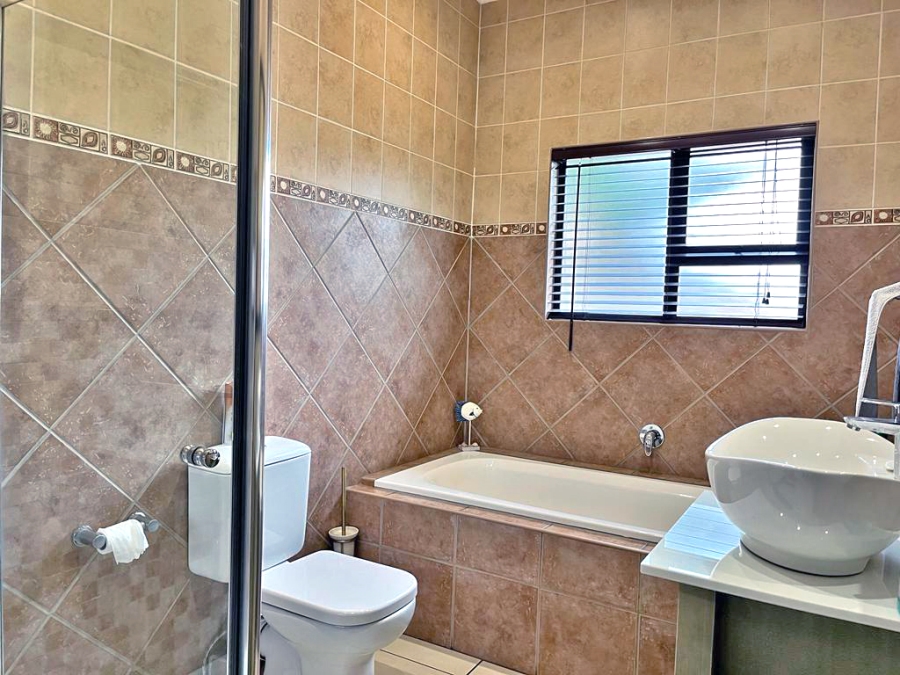 3 Bedroom Property for Sale in Sonneveld Gauteng