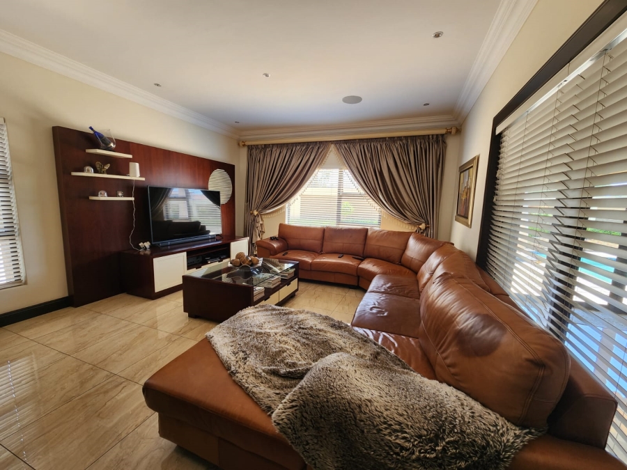6 Bedroom Property for Sale in Helderwyk Gauteng