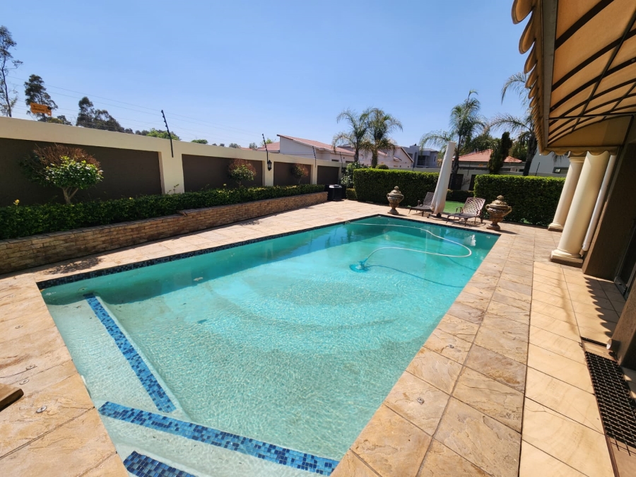 6 Bedroom Property for Sale in Helderwyk Gauteng