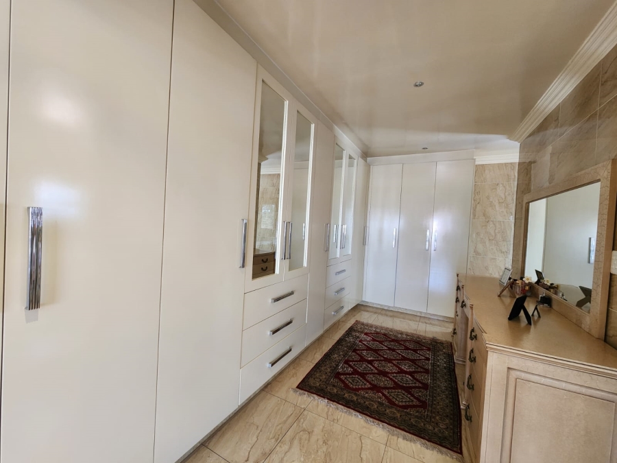 6 Bedroom Property for Sale in Helderwyk Gauteng