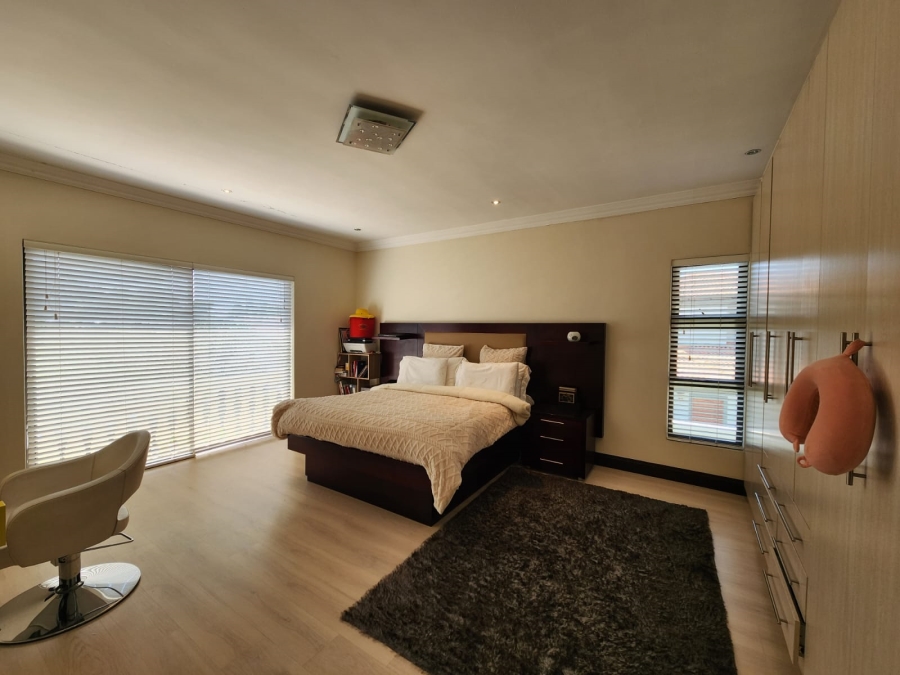 6 Bedroom Property for Sale in Helderwyk Gauteng