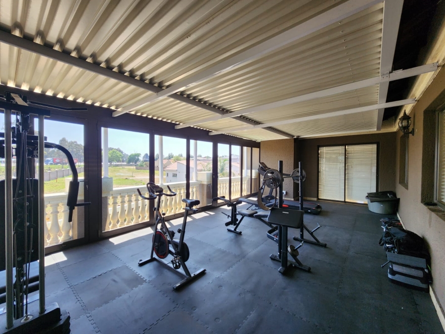 6 Bedroom Property for Sale in Helderwyk Gauteng