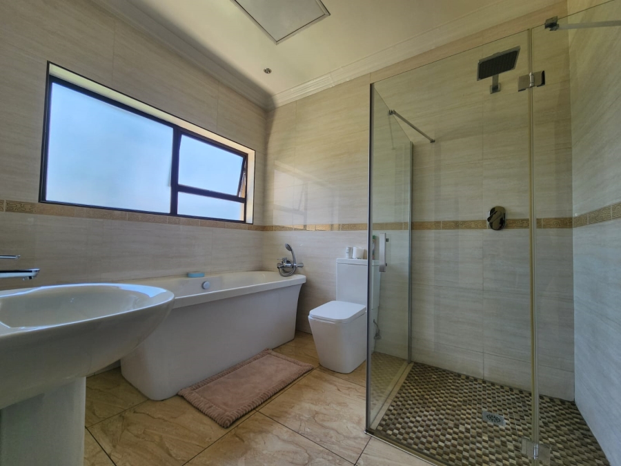 6 Bedroom Property for Sale in Helderwyk Gauteng