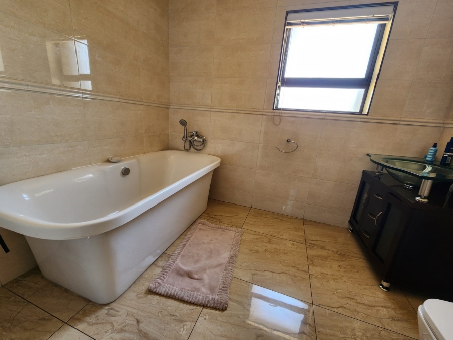 6 Bedroom Property for Sale in Helderwyk Gauteng