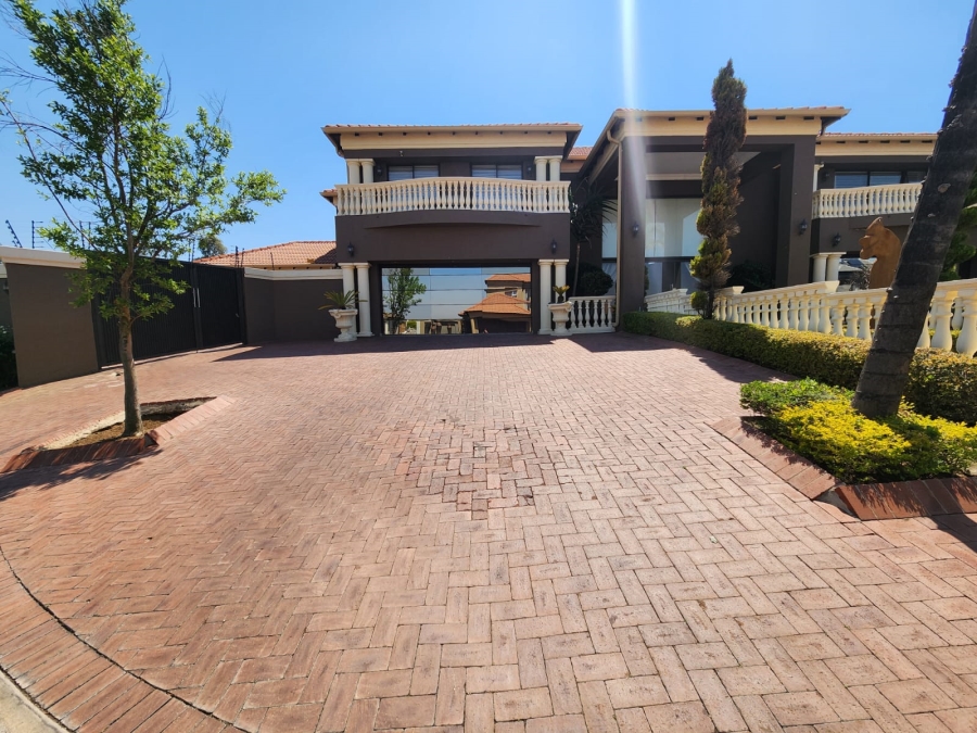 6 Bedroom Property for Sale in Helderwyk Gauteng