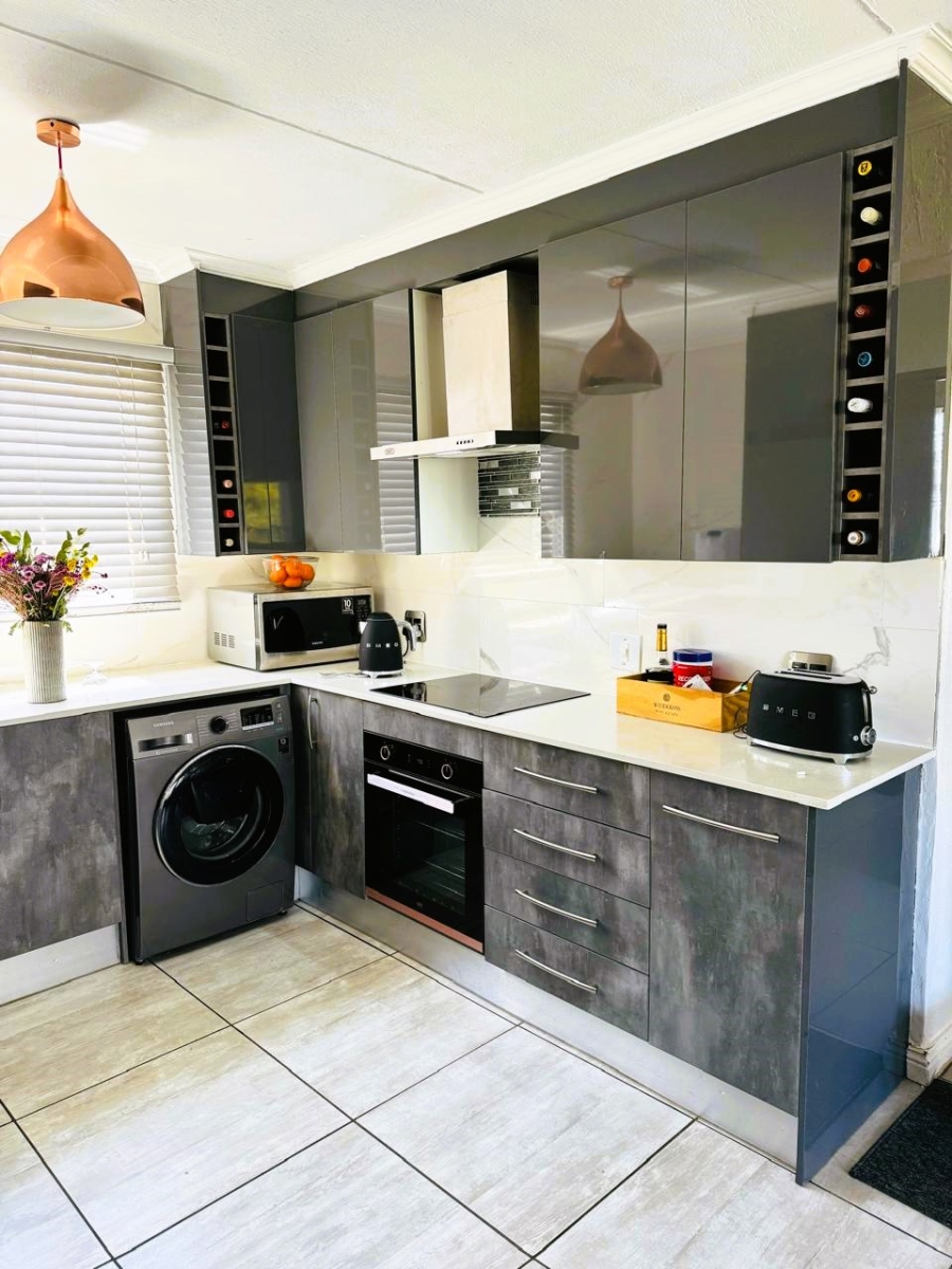 2 Bedroom Property for Sale in Vorna Valley Gauteng