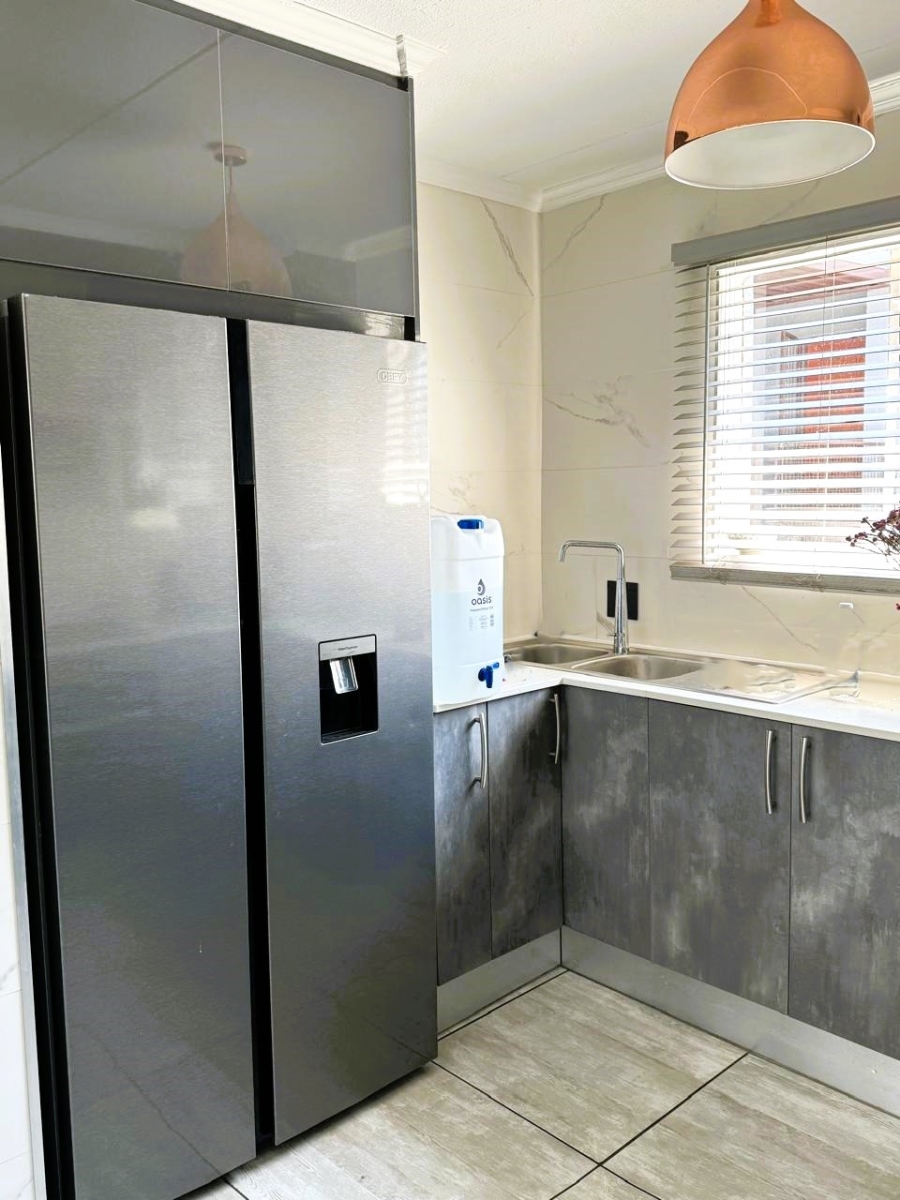 2 Bedroom Property for Sale in Vorna Valley Gauteng