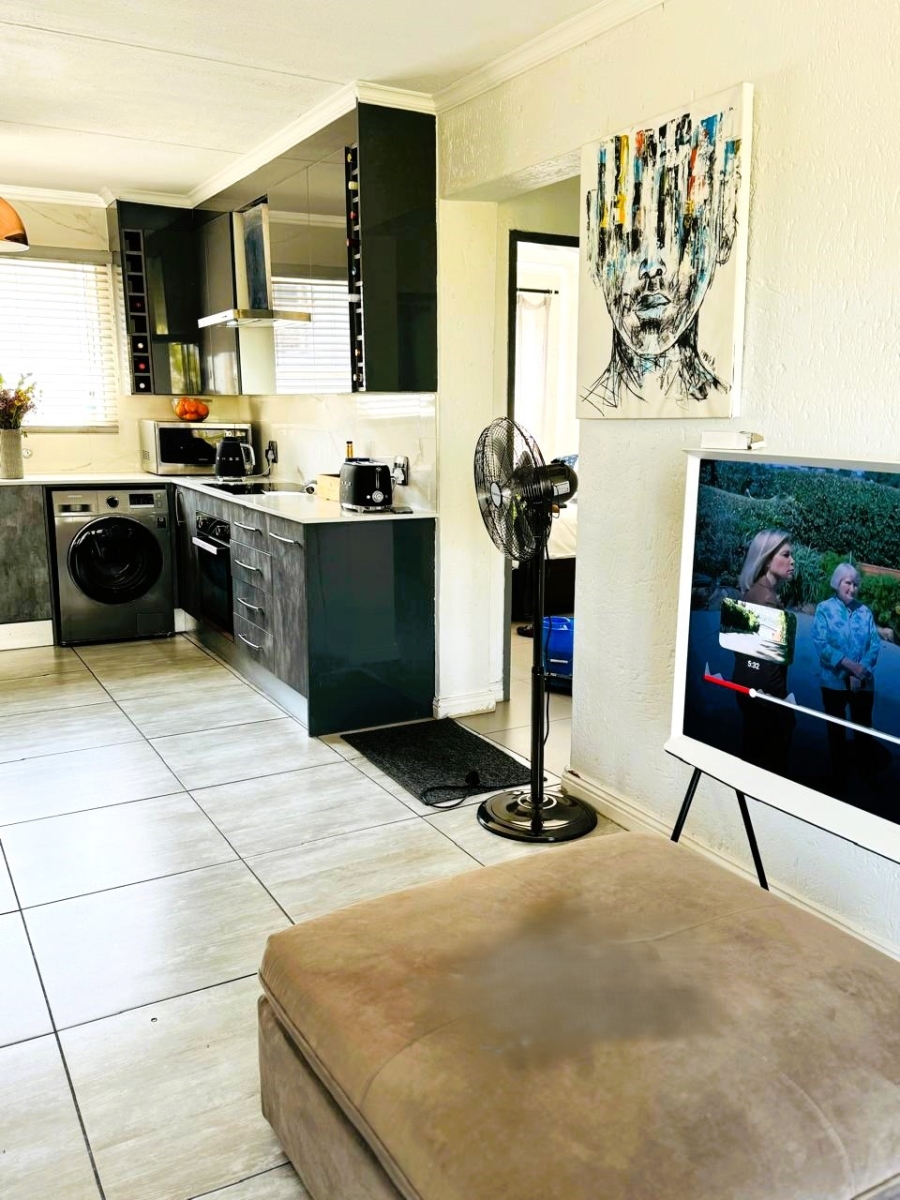 2 Bedroom Property for Sale in Vorna Valley Gauteng