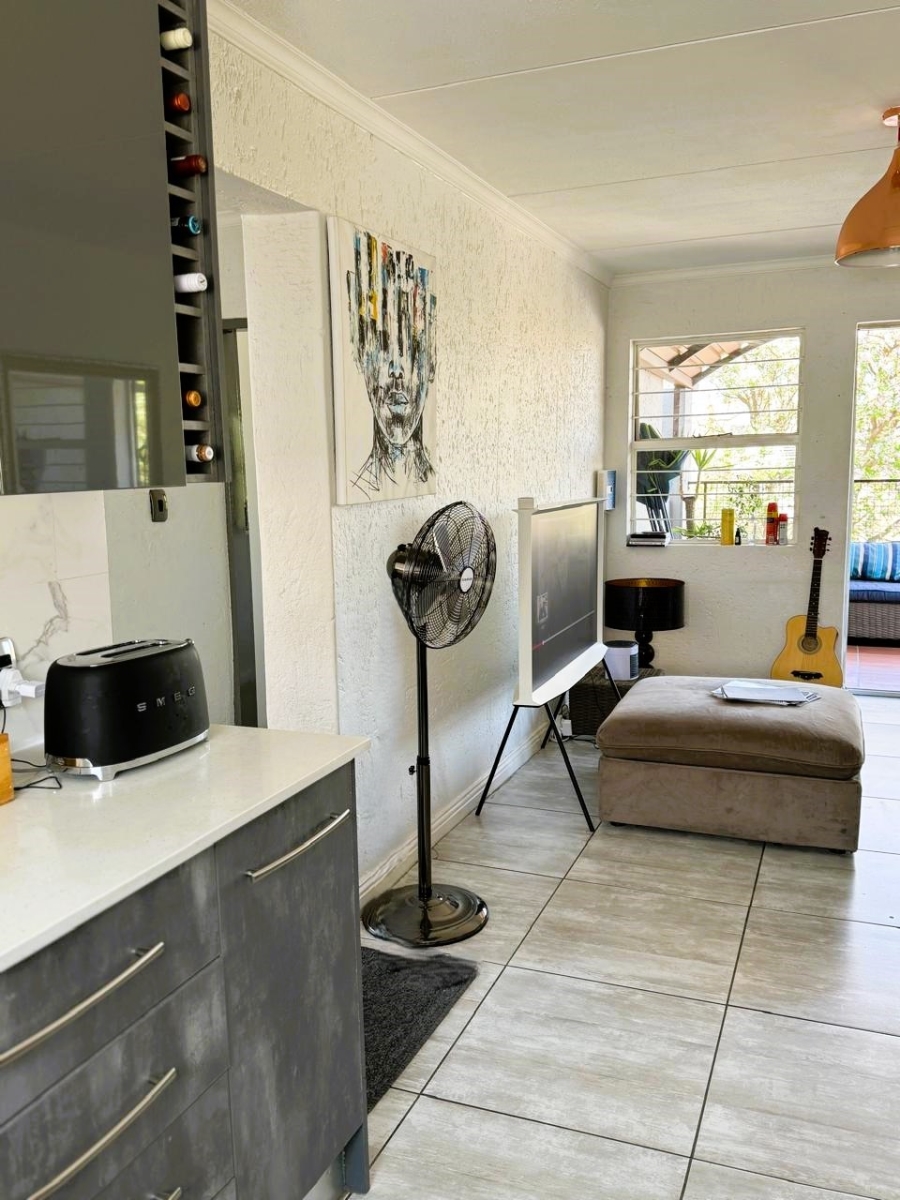 2 Bedroom Property for Sale in Vorna Valley Gauteng