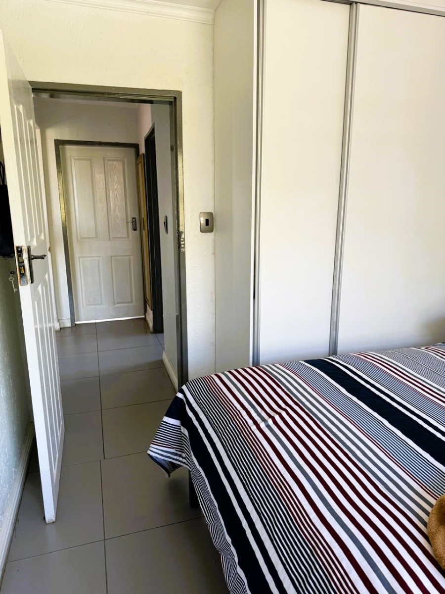 2 Bedroom Property for Sale in Vorna Valley Gauteng