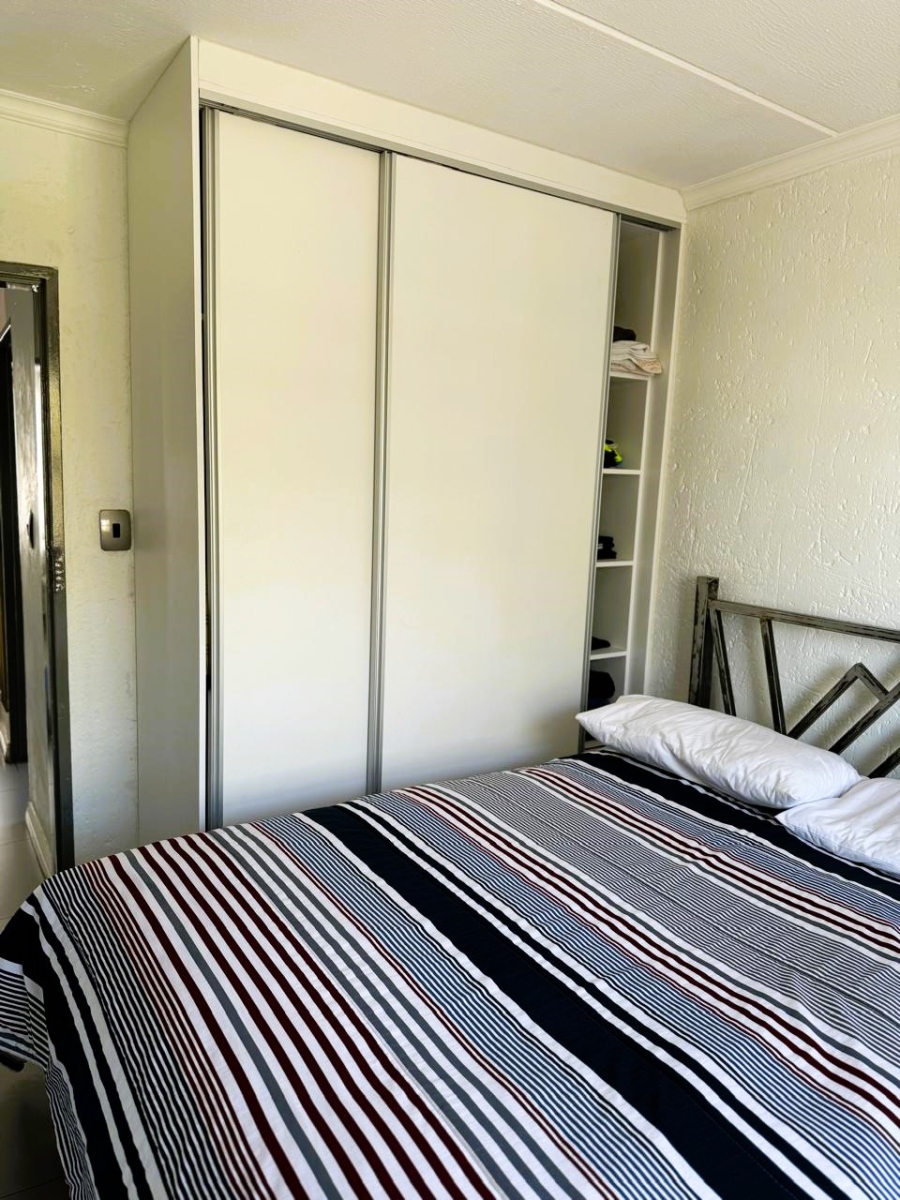 2 Bedroom Property for Sale in Vorna Valley Gauteng