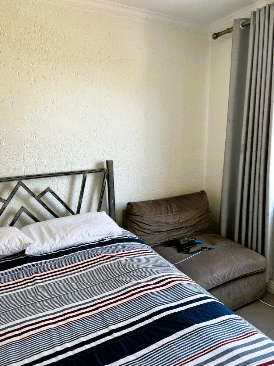 2 Bedroom Property for Sale in Vorna Valley Gauteng