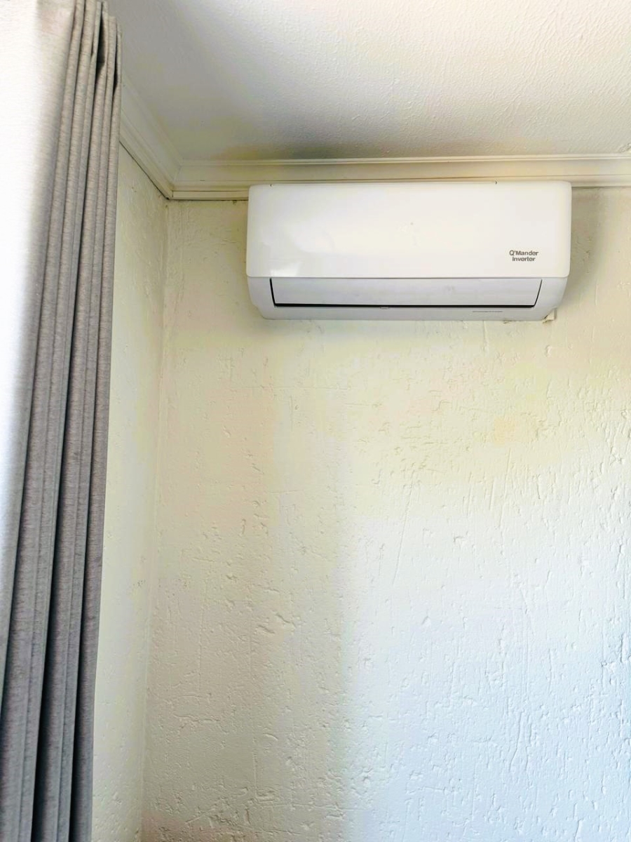 2 Bedroom Property for Sale in Vorna Valley Gauteng