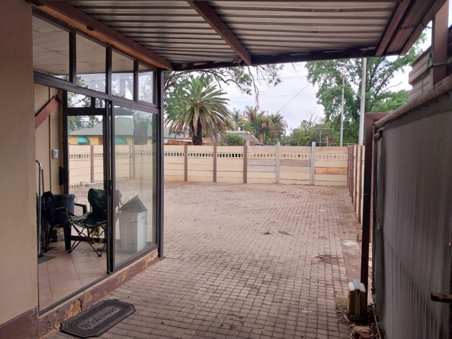 To Let 3 Bedroom Property for Rent in Parktown Estate Gauteng