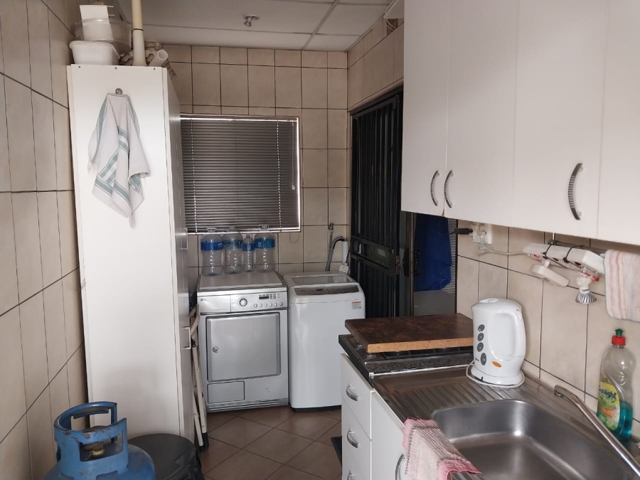 To Let 3 Bedroom Property for Rent in Parktown Estate Gauteng