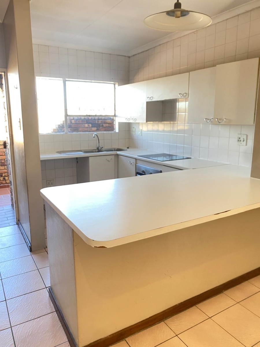 2 Bedroom Property for Sale in Buccleuch Gauteng