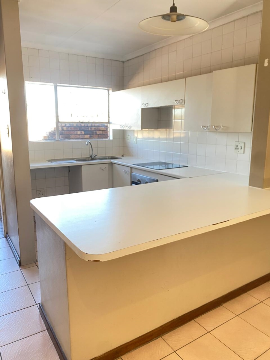 2 Bedroom Property for Sale in Buccleuch Gauteng