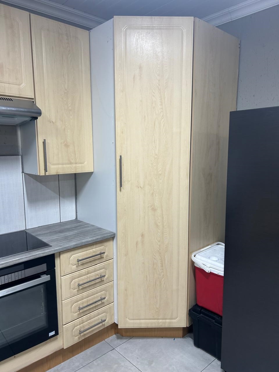 To Let 2 Bedroom Property for Rent in Sonneveld Gauteng