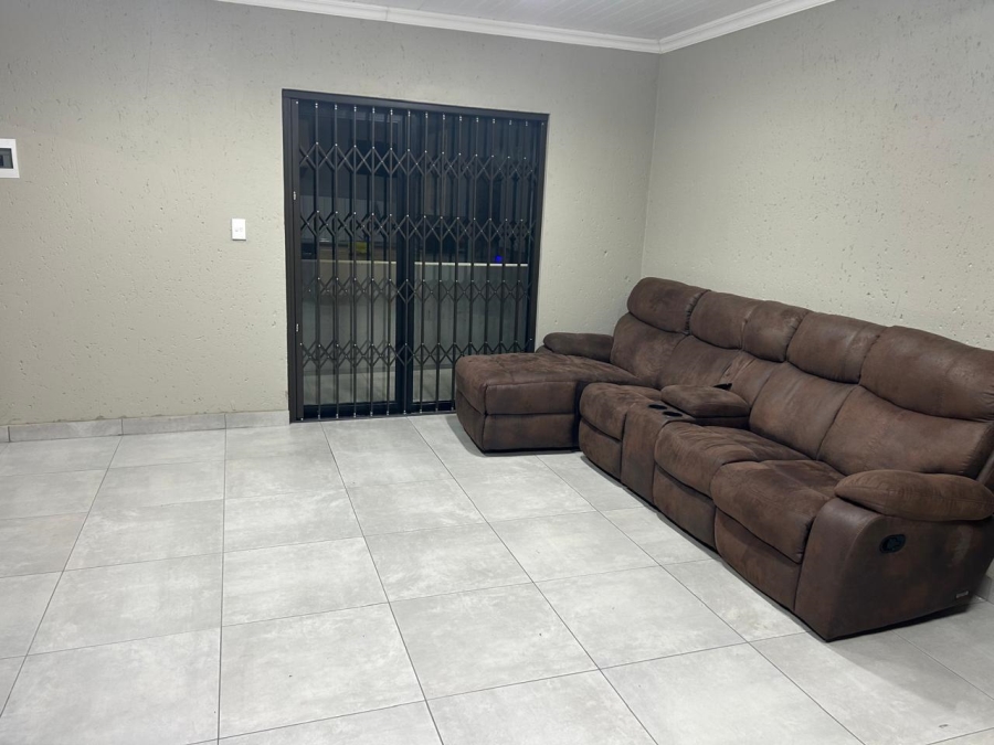 To Let 2 Bedroom Property for Rent in Sonneveld Gauteng