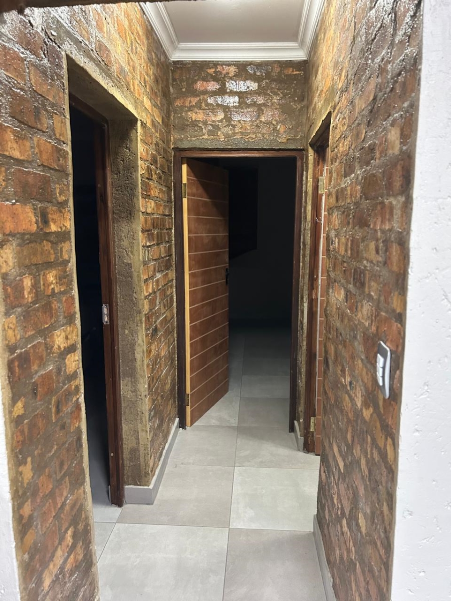 To Let 2 Bedroom Property for Rent in Sonneveld Gauteng
