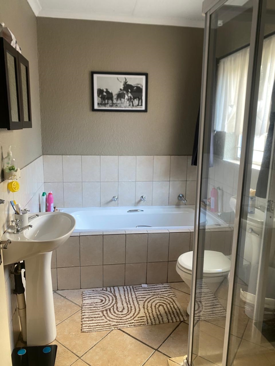 1 Bedroom Property for Sale in Willowbrook Gauteng