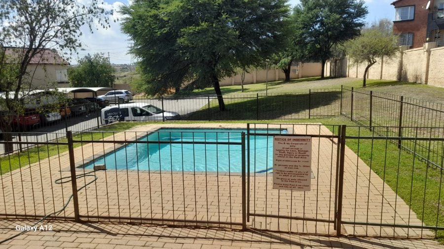 1 Bedroom Property for Sale in Willowbrook Gauteng
