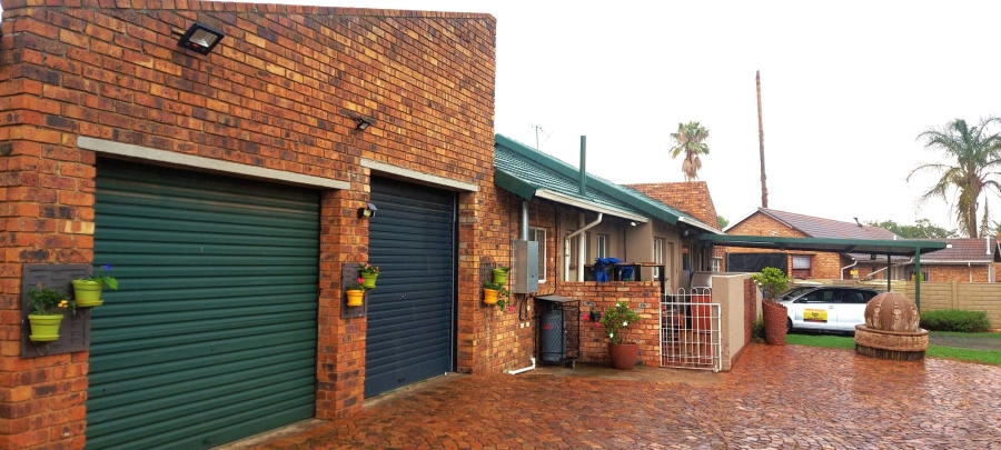 3 Bedroom Property for Sale in Dersley Gauteng