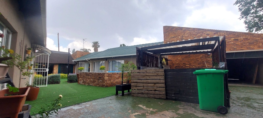 3 Bedroom Property for Sale in Dersley Gauteng