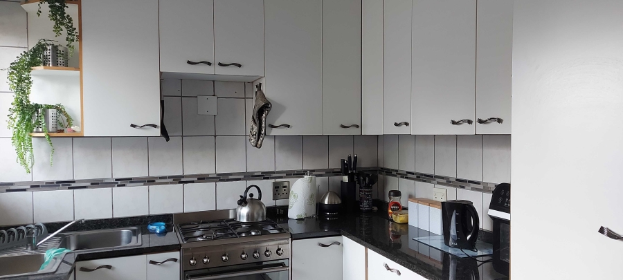 3 Bedroom Property for Sale in Dersley Gauteng
