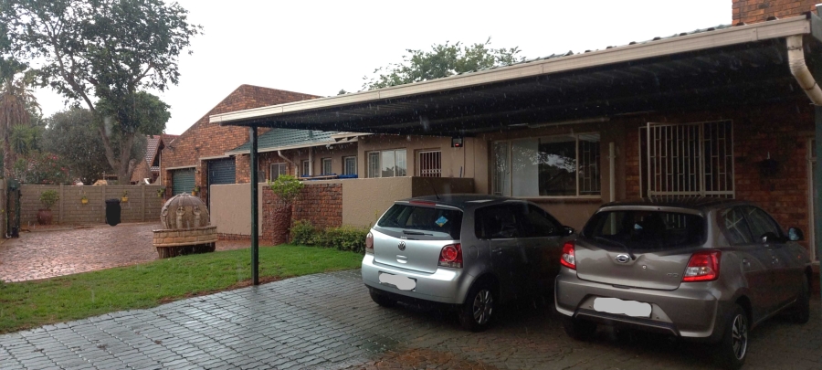 3 Bedroom Property for Sale in Dersley Gauteng
