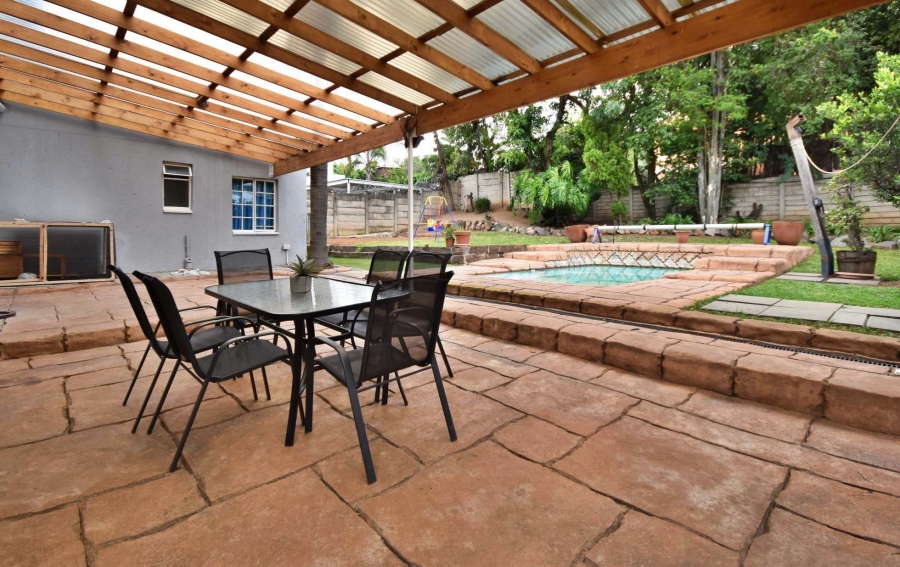 4 Bedroom Property for Sale in Bromhof Gauteng