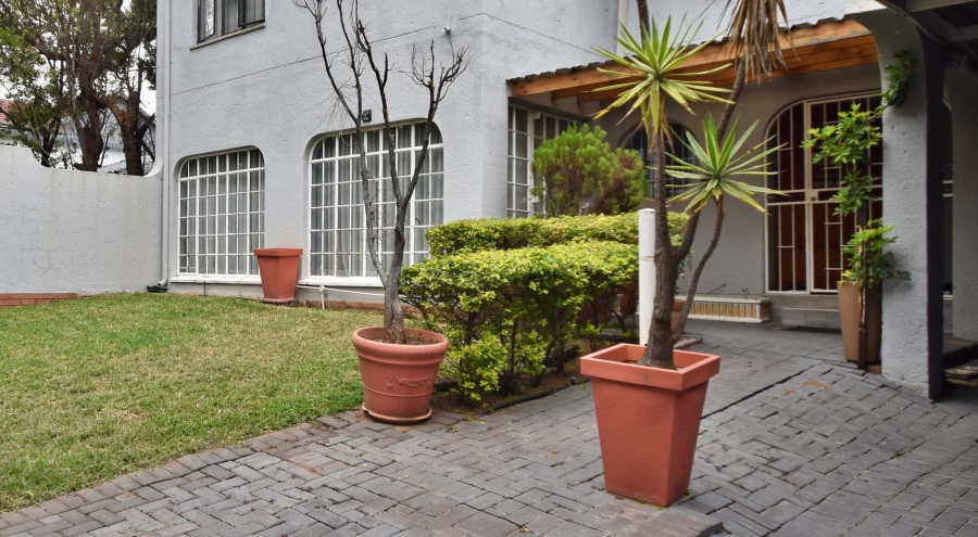 4 Bedroom Property for Sale in Bromhof Gauteng
