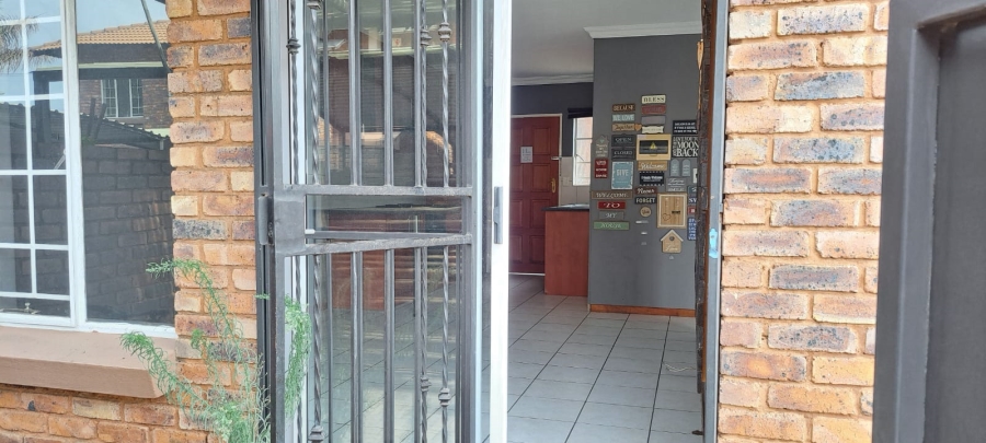 2 Bedroom Property for Sale in Daspoort Gauteng