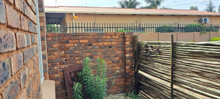 2 Bedroom Property for Sale in Daspoort Gauteng