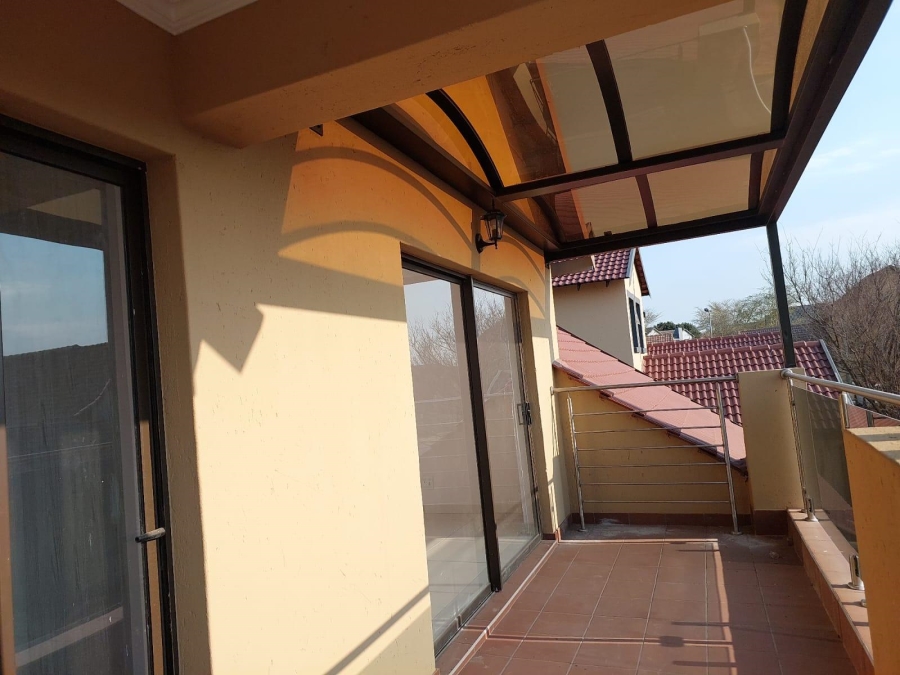 5 Bedroom Property for Sale in Kosmosdal Gauteng