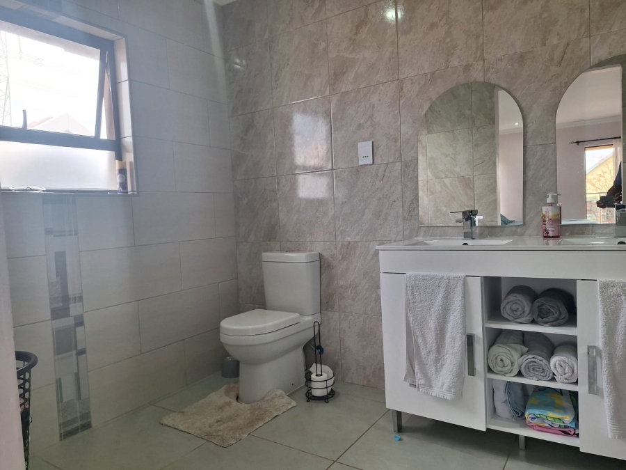 5 Bedroom Property for Sale in Kosmosdal Gauteng