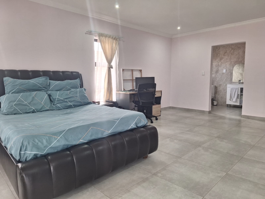 5 Bedroom Property for Sale in Kosmosdal Gauteng
