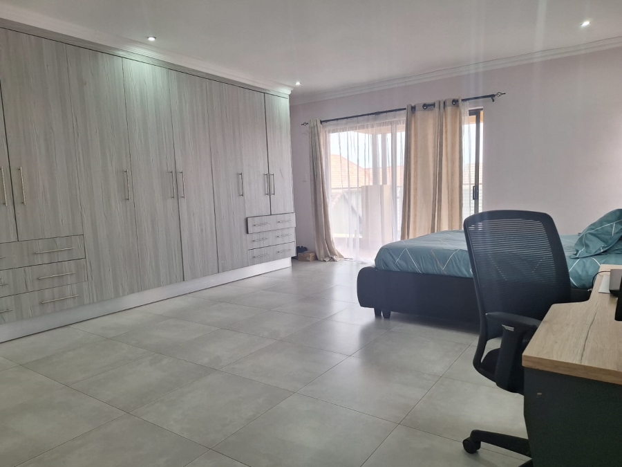 5 Bedroom Property for Sale in Kosmosdal Gauteng