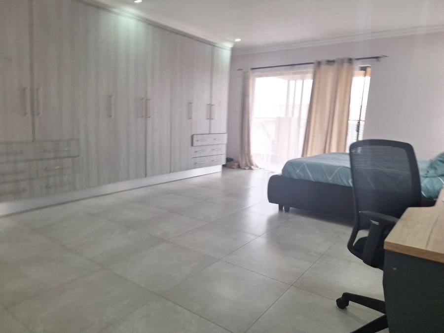 5 Bedroom Property for Sale in Kosmosdal Gauteng