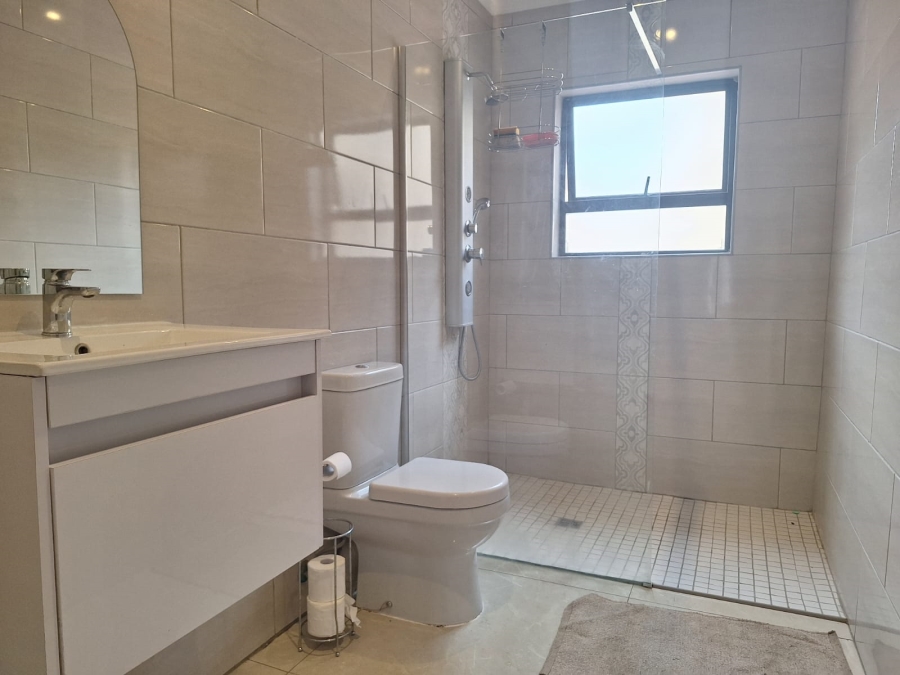 5 Bedroom Property for Sale in Kosmosdal Gauteng