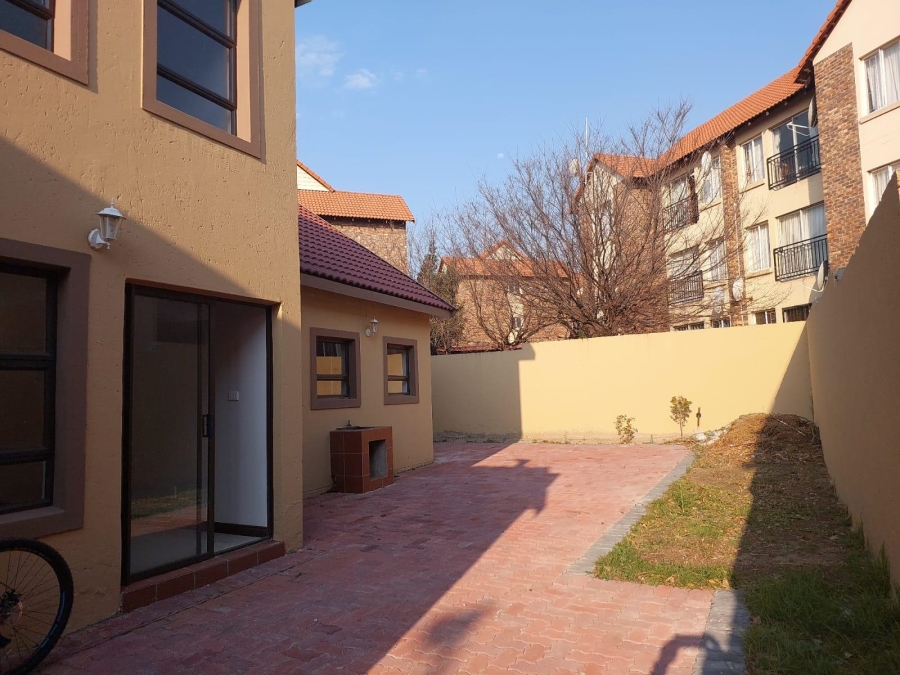 5 Bedroom Property for Sale in Kosmosdal Gauteng