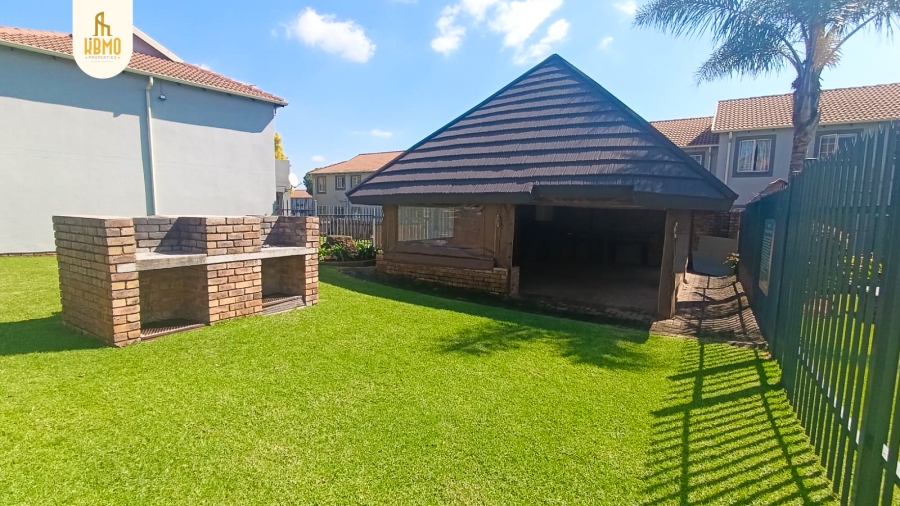 2 Bedroom Property for Sale in Glen Marais Gauteng