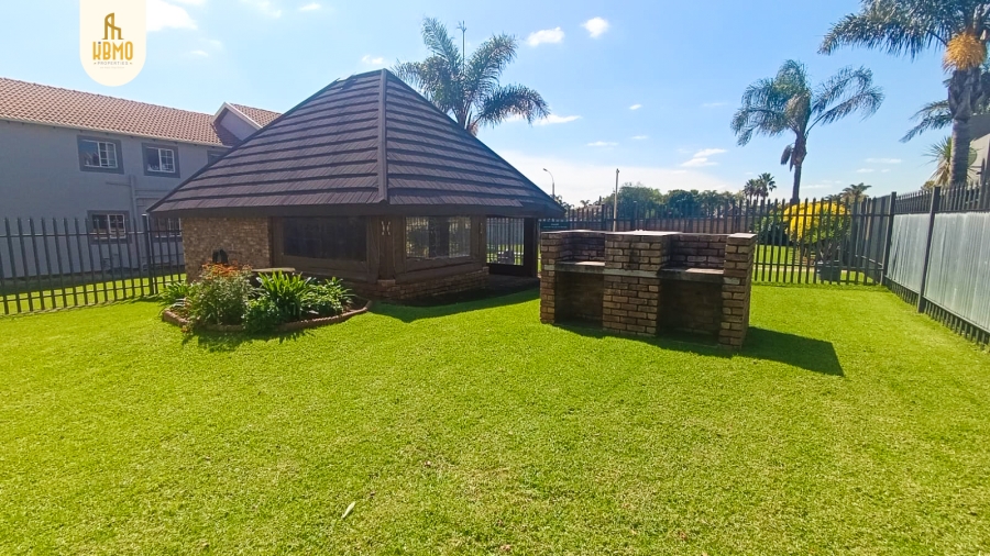 2 Bedroom Property for Sale in Glen Marais Gauteng