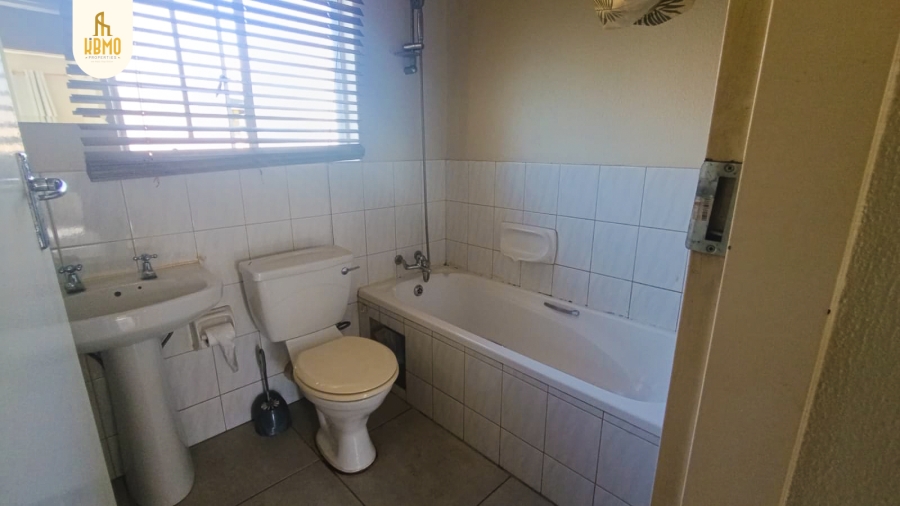 2 Bedroom Property for Sale in Glen Marais Gauteng