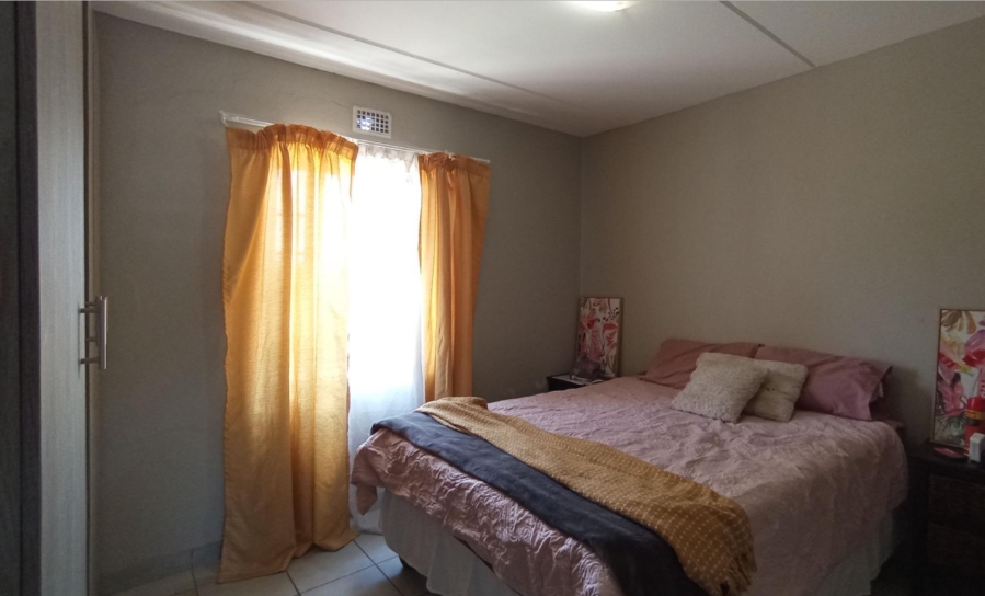 2 Bedroom Property for Sale in Heuweloord Gauteng