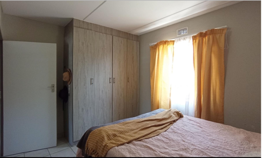2 Bedroom Property for Sale in Heuweloord Gauteng