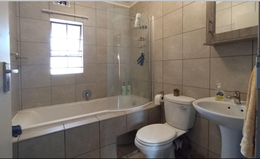 2 Bedroom Property for Sale in Heuweloord Gauteng